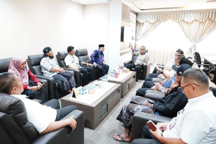 Sebagai persiapan peringatan Hari Santri, Pemerintah Kota Batam menggelar rapat persiapan yang dipimpin Sekretaris Daerah Kota Batam, Jefridin. f,Pemko Batam