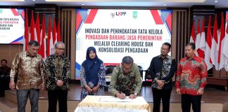 Sekda Batam Dukung Inovasi Pengadaan Barang/Jasa Pemerintah demi Efisiensi dan Akuntabilitas Sekretaris Daerah Kota Batam, Jefridin, menyambut baik kegiatan Inovasi dan Peningkatan Tata Kelola Pengadaan Barang/Jasa Pemerintah yang diadakan oleh Lembaga Kebijakan Pengadaan Barang/Jasa Pemerintah (LKPP) di Kantor Wali Kota Batam, Kamis (24/10/2024). f,Pemko Batam