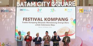 Pjs Wali Kota Batam Hadiri Festival Kompang Batam, 120 Peserta Adu Kreativitas di BCS Mall Pjs Wali Kota Batam, Andi Agung menghadiri Festival Kompang Batam yang diadakan di BCS Mall Nagoya, Sabtu Pagi, (26/10/2024) f.Pemko Batam.