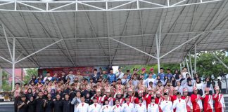 Peringatan Sumpah Pemuda, Sekda Jefridin Sebut Pemuda Ujung Tombak Pembangunan di Batam Sekretaris Daerah Kota batam, Jefridin, mengikuti jalannya upacara bendera dalam rangka memperingati hari sumpah pemuda ke-96 Tingkat Kota Batam Tahun 2024 di Dataran Engku Putri, Kantor Walikota Batam, pada Senin (28/10/2024). F, Pemko Batam