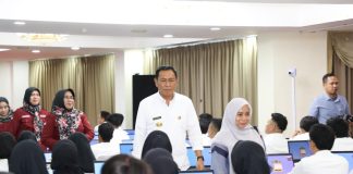 Pjs Wali Kota Batam Motivasi Peserta Seleksi CPNS Batam Penjabat Sementara (Pjs) Wali Kota Batam, Andi Agung, memotivasi peserta seleksi Calon Pegawai Negeri Sipil (CPNS) tahun anggaran 2024 di lingkungan Pemerintah Kota Batam. f,Pemko Batam