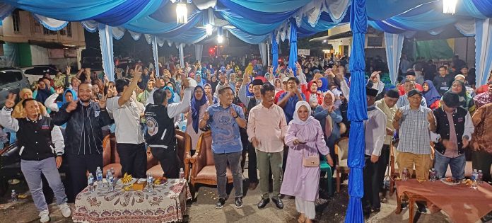 Masyarakat Tibancentre di Batam menyatakan keyakinan penuh mereka pada sosok Calon Gubernur Kepulauan Riau (Kepri), H Muhammad Rudi (HMR). Hal ini diungkapkan dalam acara silaturahmi dan kampanye dialogis Paslon Gubernur dan Wakil Gubernur Kepri nomor urut 2, HMR dan H Aunur Rafiq (Rudi-Rafiq/2R), di Pasar Tibancentre, Sekupang, Batam, Rabu (9/10/2024) malam. f,HMR