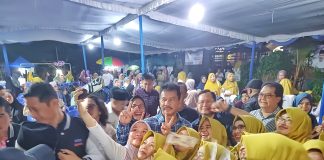 Rudi, Sosok Tepat Gubernur Kepri: Insentif untuk Guru Ngaji dan Pendeta sebagai Pilar Pembangunan Infrastruktur Haji Muhammad Rudi (HMR), yang akrab dikenal sebagai Bapak Pembangunan, telah sukses mengubah Batam menjadi kota yang maju dan sejahtera. f,tim HMR