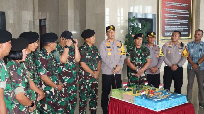 Rombongan dari Polresta Tanjungpinang yang dipimpin langsung oleh Kapolresta Kombes Pol Budi Santosa, melakukan kunjungan penuh kejutan ke sejumlah markas TNI di Tanjungpinang, Sabtu (5/10/2024). f,Polresta Tanjungpinang
