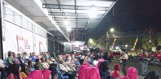 Warga Batu 8 Atas Tanjungpinang Keluhkan Bantuan Selama ini Tidak Tepat Sasaran. Lis-Raja Katakan akan Selesaikan Jika Terpilih Ratusan warga di kawasan Batu 8 Atas, Kota Tanjungpinang, mengungkapkan keluhan mereka terkait penyaluran bantuan pemerintah yang dinilai tidak tepat sasaran f, dok Lis-Raja