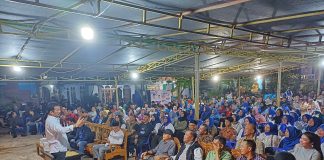 Calon Gubernur Kepri H Muhammad Rudi Janji Perubahan dalam Dua Tahun Pertama Rudi dalam acara Silaturahmi dan Kampanye Dialogis di Fasum KSB Mentarau, Kelurahan Patamlestari, Sekupang, Batam, Senin (14/10/2024) f, Tim HMR