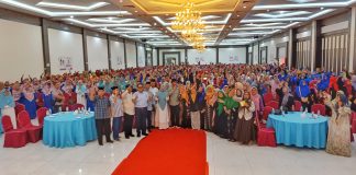 Sukses Majukan Syiar Islam, Ibu-Ibu Majelis Taklim Se-Batam Dukung Rudi-Rafiq Gubernur Kepri Silaturahmi Majelis Taklim Se-Kota Batam bersama H Muhammad Rudi (HMR) yang berlangsung di Golden Prawn, Bengkonglaut, pada Rabu (16/10/2024). F, tim HMR