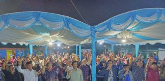 Warga Batumerah Dukung Rudi Jadi Gubernur, Harapkan Pembangunan Berkelanjutan di Batam & Kepri Masyarakat Kelurahan Batumerah menunjukkan antusiasme tinggi untuk mendukung Paslon Gubernur dan Wakil Gubernur Kepulauan Riau (Kepri) nomor urut 2, H Muhammad Rudi (HMR) dan H Aunur Rafiq, f, tim HMR