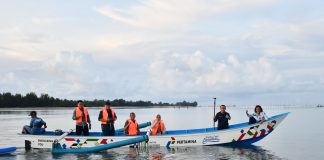 PT Pertamina dan Komunitas Pandu Laut Nusantara Serahkan Bantuan Kapal untuk Nelayan Natuna PT Pertamina (Persero) bersama Komunitas Pandu Laut Nusantara telah menyerahkan bantuan kapal dan paket jaring ikan kepada nelayan di Kabupaten Natuna, Provinsi Kepulauan Riau f, humas Pertamina