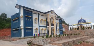 Asrama Santri di Tanjung Pinang: Buah Tangan Cen Sui Lan untuk Generasi Masa Depan yang Lebih Agamais Pembangunan Rumah Susun (asrama) bagi santri di samping Quran Center yang terletak di Bukit Manuk, Kelurahan Kampung Bugis, Kecamatan Tanjungpinang Kota bersumber dari dana aspirasi Mantan Anggota DPR periode 2019-2024, Cen Sui Lan. F, BI