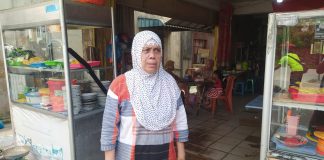 Keluhkan Pelayanan Pemimpin Sebelumnya, Pedagang Pasar Baru Puan Perak Jatuhkan Pilihan ke Lis-Raja Salah satu pedagang mie rebus terlama, yang biasa disapa Bude di sekitar Pasar Baru Puan Perak, Lorong Gambir I, Kelurahan Tanjungpinang Kota mengungkapkan kekecewaannya. F, tim Lis-Raja