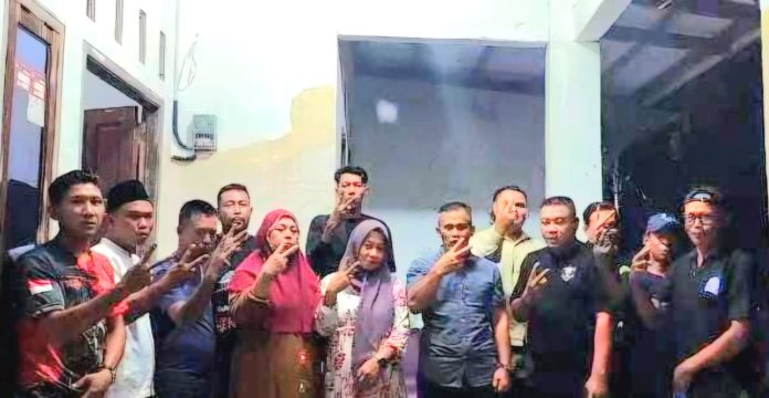 Arema Bintan Raya Tanjungpinang, organisasi masyarakat Malang, Jawa Timur, di Bintan dan Tanjungpinang, menyatakan dukungan penuh terhadap calon pasangan calon Gubernur Kepri dan Wakil Gubernur Kepri H Muhammad Rudi dan H Aunur Rafiq (Rudi-Rafiq). F, tim HMR