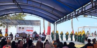 Dukungan Masyarakat Desa Semakin Kuat untuk Rudi-Rafiq di Pilgub Kepri Calon Wakil Gubernur Provinsi Kepulauan Riau, Aunur Rafiq, optimis mampu mendulang banyak suara setelah berkampanye di Desa Tulang, Kecamatan Selat Gelam, Karimun, Senin (28/10/2024). F, tim HMR