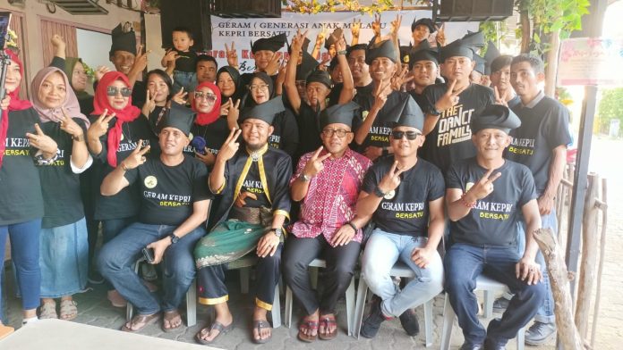 Calon Wali Kota Tanjungpinang, Lis Darmansyah, memberikan apresiasi kepada Generasi Anak Melayu (GERAM) Kepri Bersatu yang mendeklarasikan dukungan untuk pasangan Lis-Raja. F, tim Lis-Raja