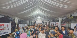 Warga Baloi Pilih HMR Gubernur karena Dahsyat Menata Kota, Bukan Menata Kata Calon Gubernur Kepulauan Riau (Kepri), H Muhammad Rudi (HMR), mendapat dukungan kuat dari warga Kampungdalam. F, tim HMR