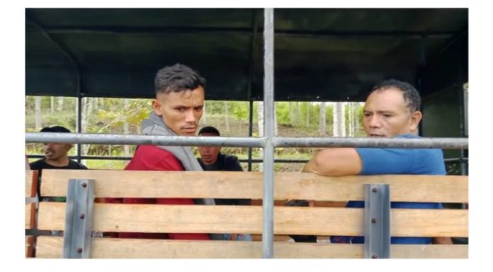 Warga Poco Leok yang sempat diamankan dalam aksi protes atas pematokan lahan Proyek Geothermal di Kabupaten Manggarai, Nusa Tenggara Timur, Rabu, (2/10/2024). F, Floresa.co