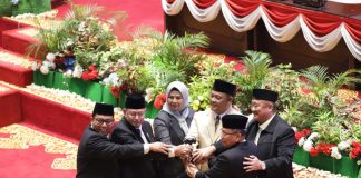 DPRD Provinsi Kepulauan Riau Gelar Rapat Paripurna Pengucapan Sumpah Pimpinan Dewan 2024-2029 DPRD Provinsi Kepulauan Riau menyelenggarakan Rapat Paripurna untuk Pengucapan Sumpah/Janji Pimpinan DPRD masa jabatan 2024-2029, bertempat di Ruang Rapat Sidang Utama Balairung Raja Khalid Hitam, DPRD Kepri, Senin (7/10/2024). F, DPRD Kepri
