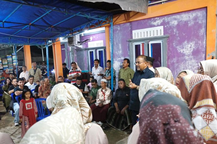 Kampanye dialogis pasangan calon Gubernur Kepri nomor urut 2 di Tanjungpinang, benar-benar dimanfaatkan warga untuk berdialog dan menaruhkan harapan pada pasangan H Muhammad Rudi dan H Aunur Rafiq, Rabu (20/11/2024) f,tim HMR