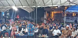 Rudi-Rafiq Tampil Berdua di Tanjungbuntung, Masyarakat Makin Yakin Sambut Perubahan Warga RW 20, Kelurahan Tanjungbuntung, Bengkong, Batam, menunjukkan antusiasme tinggi dalam menghadiri Silaturahmi dan Kampanye Dialogis Pasangan Calon Gubernur dan Wakil Gubernur Kepulauan Riau, H Muhammad Rudi (HMR) dan H Aunur Rafiq (Rudi-Rafiq) pada Kamis (31/10/2024) malam. f,tim HMR