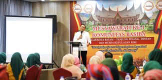 Pemko Batam Ajak Komunitas Basiba Sumbar Berperan dalam Pembangunan Daerah Penjabat Sementara (Pjs) Wali Kota Batam, Andi Agung, saat menghadiri Musyawarah Daerah (Musda) dan Musyawarah Cabang (Muscab) Komunitas Basiba Sumbar di AP Premier Hotel, Minggu (3/11/2024). F, Pemko Batam
