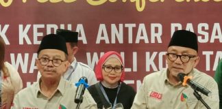 Lis Desak Pemko Tanjungpinang Segera Bayarkan Insentif RT/RW dan TPP ASN Calon Wali Kota Tanjungpinang nomor urut 2, H. Lis Darmansyah, SH, mendesak Pemerintah Kota (Pemko) Tanjungpinang segera membayarkan insentif bagi Ketua RT/RW serta Tambahan Penghasilan Pegawai (TPP) untuk Aparatur Sipil Negara (ASN) yang hingga kini belum diterima.f,tim Lis-Raja