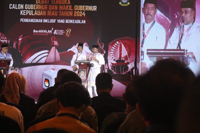 Visi misi Pasangan calon Gubernur dan Wakil Gubernur Kepulauan Riau (Kepri) nomor urut 2, H Muhammad Rudi (HMR), dan H Aunur Rafiq, yang ingin memajukan Kepri seperti Batam, diserang oleh calon lain. F, tim HMR