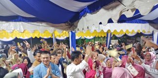 Rakyat Sudah Cerdas, Kian Yakin HMR Lebih Layak jadi Gubernur Kepri Usai Lihat Debat Warga Kelurahan Bengkongindah begitu berantusias menyambut kehadiran calon Gubernur Kepulauan Riau (Kepri), H Muhammad Rudi (HMR) f, tim HMR