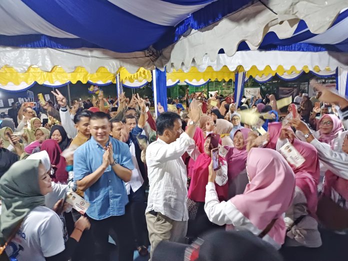 Warga Kelurahan Bengkongindah begitu berantusias menyambut kehadiran calon Gubernur Kepulauan Riau (Kepri), H Muhammad Rudi (HMR) f, tim HMR