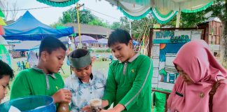 Student Fair SD Islam The Green Camp 2024: Mengasah Kreativitas dan Kepedulian Sosial Kegiatan Pameran Hasil Karya Siswa kelas V dan VI di hadiri oleh ibu Armiah S.pd.SD dari Dinas Pendidikan Selaku Pengawas SDI De Green Camp f, kiriman untuk BI