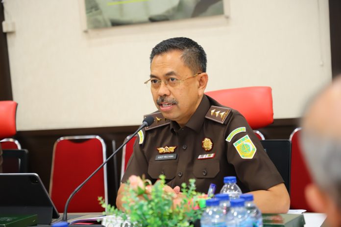 Jaksa Agung Republik Indonesia, melalui Jaksa Agung Muda Tindak Pidana Umum (JAM-Pidum), Prof. Dr. Asep Nana Mulyana, memimpin ekspose virtual untuk menyetujui penyelesaian 10 perkara melalui mekanisme Restorative Justice (RJ) Rabu, (6/11/2024). F, humas Kejagung