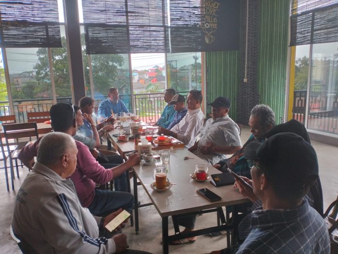 Ketua Pergerakan Coblos Kotak Kosong, Baharuddin mengatakan, pihaknya memilih kotak kosong karena menolak calon yang dipaksakan oleh elite yang merusak demokrasi. F, kiriman untuk BI