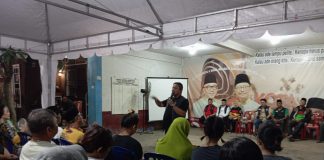 Teddy Jun Askara Soroti Kondisi Tanjungpinang yang Serba Sulit Dalam kampanye dialogis Pasangan Calon (Paslon) Wali Kota dan Wakil Wali Kota Tanjungpinang nomor urut 2, Lis Darmansyah dan Raja Ariza, yang berlangsung di Jalan Perintis, Kelurahan Sei Jang, Kecamatan Bukit Bestari pada Kamis malam (14/11/2024), TJA menyatakan, Tanjungpinang sedang mati suri. F, tim Lis-Raja