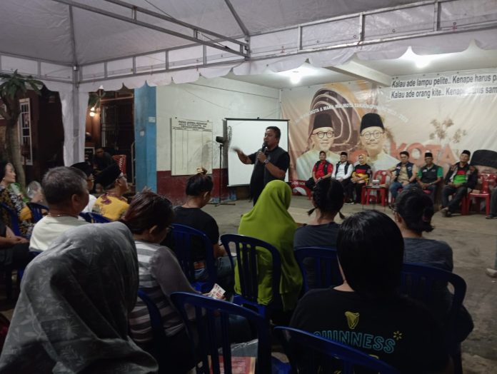 Dalam kampanye dialogis Pasangan Calon (Paslon) Wali Kota dan Wakil Wali Kota Tanjungpinang nomor urut 2, Lis Darmansyah dan Raja Ariza, yang berlangsung di Jalan Perintis, Kelurahan Sei Jang, Kecamatan Bukit Bestari pada Kamis malam (14/11/2024), TJA menyatakan, Tanjungpinang sedang mati suri. F, tim Lis-Raja