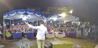 Warga Seijodoh: Kepri Akan Maju di Tangan HMR, Prestasinya Diakui Jokowi Silaturahmi dan kampanye dialogis pasangan calon Gubernur dan Wakil Gubernur Kepri, HMR dan H Aunur Rafiq (Rudi-Rafiq), di fasum Kompleks Sumber Agung, Seijodoh, Minggu (17/11/2024) malam. F, tim HMR