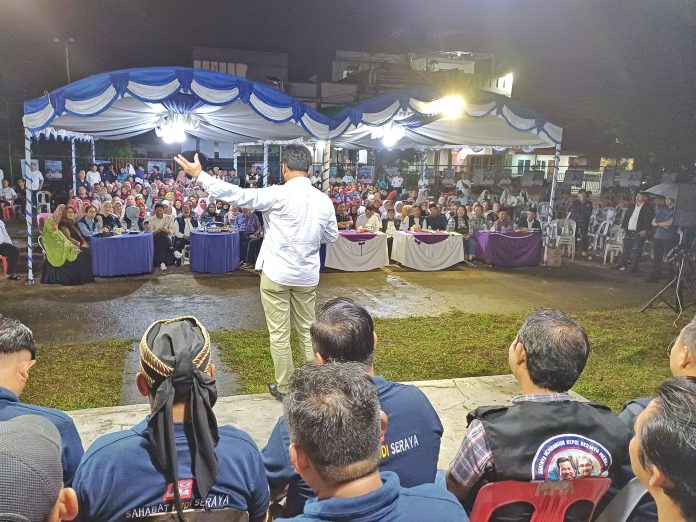 Silaturahmi dan kampanye dialogis pasangan calon Gubernur dan Wakil Gubernur Kepri, HMR dan H Aunur Rafiq (Rudi-Rafiq), di fasum Kompleks Sumber Agung, Seijodoh, Minggu (17/11/2024) malam. F, tim HMR