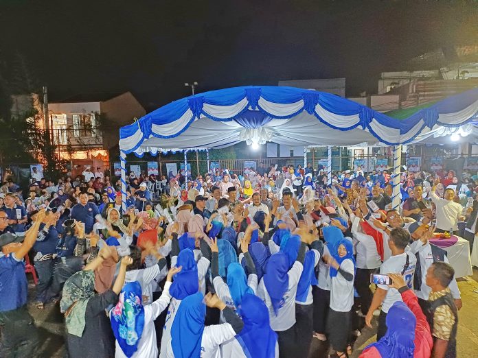 Dalam kampanye kali ini HMR hadir di acara Silaturahmi dan Kampanye Diaologis Paslon Gubernur dan Wakil Gubernur Kepri nomor urut 2, HMR dan H Aunur Rafiq (Rudi- Rafiq), di fasum Komplek Sumber Agung, Seijodoh, Batuampar, Batam, minggu (17/11/2024) malam. F, tim HMR