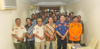Satpol PP Kepri Gelar Koordinasi Satlinmas di Karimun untuk Perkuat Peran Penanggulangan Bencana Satpol PP dan Penanggulangan Kebakaran Provinsi Kepulauan Riau (Kepri) terus meningkatkan kesiapsiagaan Satuan Perlindungan Masyarakat (Satlinmas) dalam menghadapi bencana lewat kegiatan koordinasi yang digelar di Holiday Karimun Hotel, beberapa waktu lalu yang diikuti oleh 50 anggota Satlinmas. F, Satpol PP Kepri