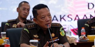Kejaksaan Agung Periksa 5 Saksi Terkait Dugaan Korupsi Importasi Gula di Kemendag Tim Jaksa Penyidik pada Direktorat Penyidikan Jaksa Agung Muda Bidang Tindak Pidana Khusus (JAM PIDSUS) Kejaksaan Agung memeriksa lima saksi terkait dugaan tindak pidana korupsi dalam kegiatan importasi gula di Kementerian Perdagangan tahun 2015-2016 f, Kejagung