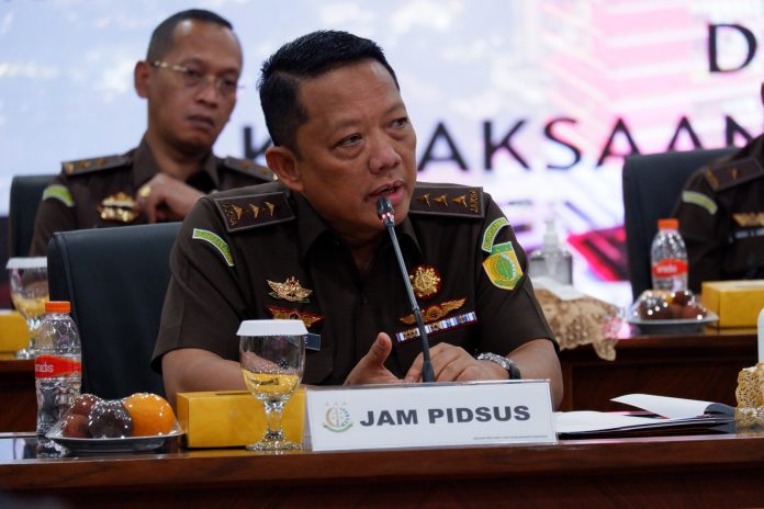 Tim Jaksa Penyidik pada Direktorat Penyidikan Jaksa Agung Muda Bidang Tindak Pidana Khusus (JAM PIDSUS) Kejaksaan Agung memeriksa lima saksi terkait dugaan tindak pidana korupsi dalam kegiatan importasi gula di Kementerian Perdagangan tahun 2015-2016 f, Kejagung
