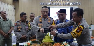 Kapolresta Tanjungpinang Pimpin HUT Korpri ke-53 di Polresta Tanjungpinang Kapolresta Tanjungpinang Kombes Pol Budi Santosa, mempimpin kegiatan syukuran HUT Korpri ke-53 tahun 2024 di Polresta Tanjungpinang, Jumat (29/11/2024). F, Polresta Tanjungpinang