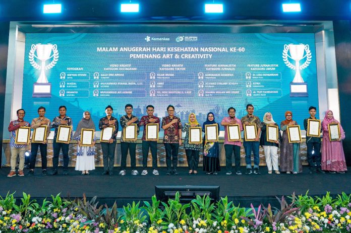 Kementerian Kesehatan RI sukses menyelenggarakan Malam Anugerah Hari Kesehatan Nasional (HKN) ke-60 di Auditorium Siwabessy, Gedung Prof. Sujudi, Kementerian Kesehatan, Jumat (29/11) malam. F, kemkes