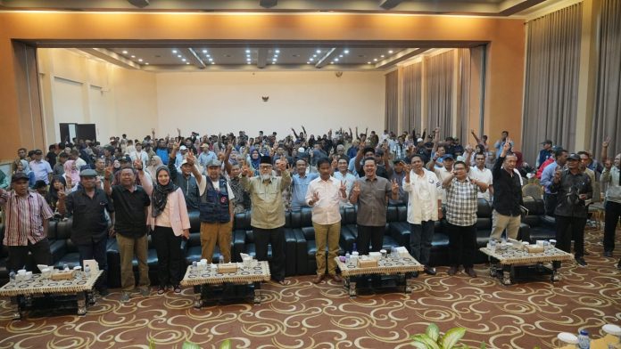 Orasi politik H Muhammad Rudi (HMR), calon Gubernur Kepulauan Riau (Kepri), membakar semangat warga Tanjungpinang untuk menyongsong kebangkitan ekonomi yang lebih maju, Rabu (20/11/2024) f,tim HMR
