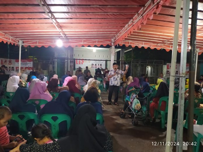 Penjelasan Lis Darmansyah tentang program-program pro-rakyat yang diusungnya berhasil membangkitkan antusiasme warga. Pada akhir pidato, warga pun berkomitmen untuk mendukung pasangan nomor urut 2 pada 27 November mendatang di Perumahan Griya Hang Tuah Permai, Selasa (12/11/2024) malam. f,tim Lis-Raja