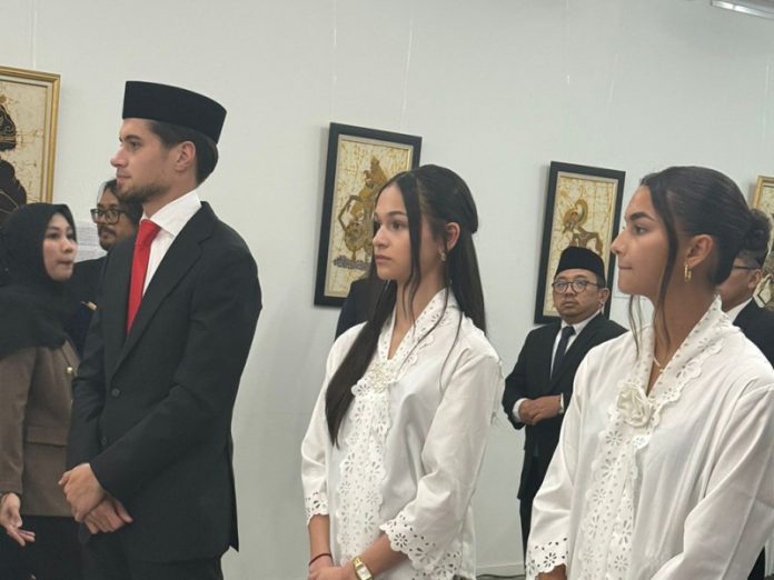 Ketua Umum PSSI, Erick Thohir mengatakan timnas sepak bola putri Indonesia memasuki babak baru menyusul pengambilan sumpah dan janji setia pewarganegaraan pesepakbola putri, Estella Loupattij dan Noa Leatomu. Keduanya sah menjadi WNI setelah pengambilan sumpah dilaksanakan di Kedutaan Besar Indonesia di Kopenhagen, Denmark, Jumat (8/11). F, PSSI