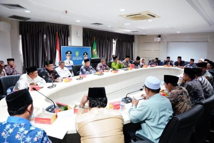 Sekretaris Daerah Kota Batam, Jefridin, mengajak seluruh masyarakat untuk berpartisipasi dalam Bulan Dana Palang Merah Indonesia (PMI) Tahun 2024. F, Pemko Batam