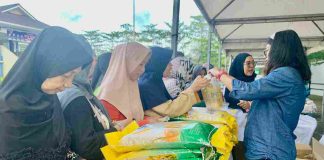 Warga Padati Operasi Pasar Reguler yang Digelar Dinas Perdagangan dan Perindustrian Kota Tanjungpinang Masyarakat Tanjungpinang memadati Operasi Pasar Reguler yang digelar Dinas Perdagangan dan Perindustrian (Disdagin) Kota Tanjungpinang di halaman Mal Pelayanan Publik, Kecamatan Tanjungpinang Barat, Minggu (15/12/2024). F, Pemko Tanjungpinang