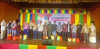 Tamrin Dahlan Buka Peringatan Hari AIDS Sedunia di Tanjungpinang: Dorong Hak Setara dan Bebas Stigma Asisten Pemerintahan dan Kesejahteraan Rakyat (Kesra) Pemerintah Kota Tanjungpinang, Tamrin Dahlan, resmi membuka rangkaian kegiatan Peringatan Hari AIDS Sedunia di Gedung Kesenian Aisyah Sulaiman, Sabtu (30/11/2024). F, Pemko Batam