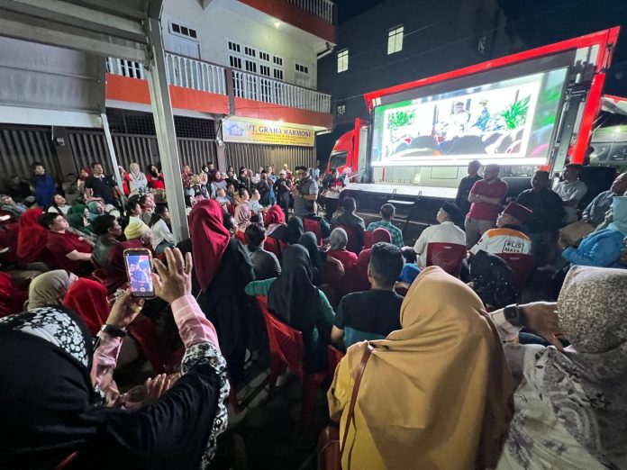 Pasangan Lis Darmansyah dan Raja Ariza menggelar acara malam mingguan bersama tim sukses dan relawan di Posko Pemenangan di Kilometer 8 atas, Sabtu malam (30/11/2024) f, dok