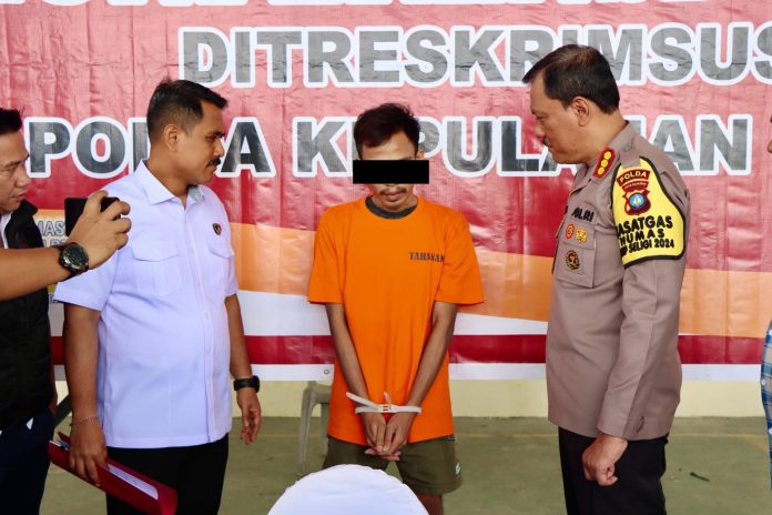 Direktorat Reserse Kriminal Khusus (Ditreskrimsus) Polda Kepri berhasil menangkap seorang pelaku berinisial RH yang menyebarkan berita bohong atau hoaks tentang seorang pejabat tinggi kepolisian melalui media sosial f, Polda Kepri