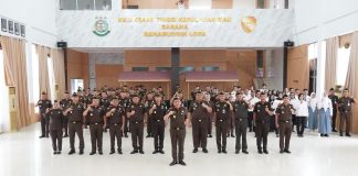 Kejati Kepri Gelar Upacara Peringatan Hari Anti Korupsi Sedunia 2024: “Bersama Melawan Korupsi untuk Indonesia Maju” Kejaksaan Tinggi Kepulauan Riau (Kejati Kepri) melaksanakan Upacara Peringatan Hari Anti Korupsi Sedunia (Hakordia) 2024 di Aula Sasana Baharuddin Lopa, Senin (9/12/2024).f, Kejati Kepri